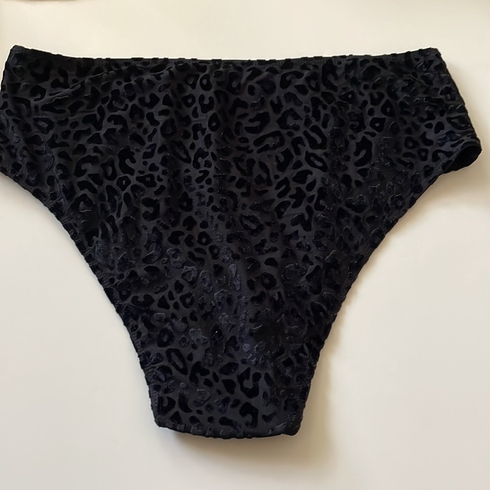 NWOT‎ black bottoms - Picture 2 of 2